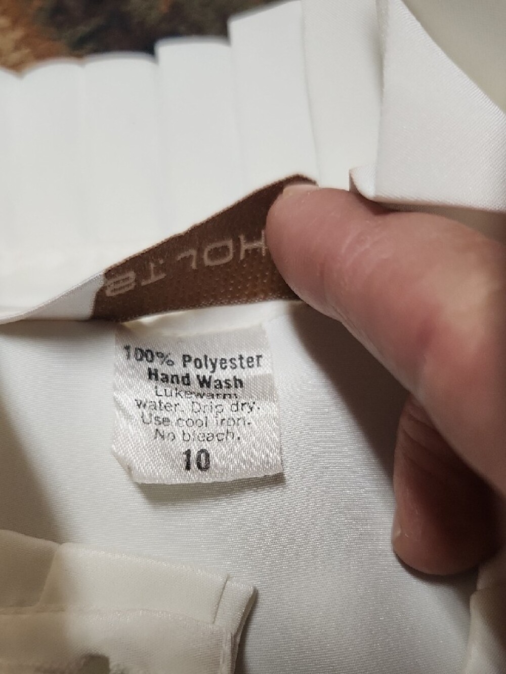 St. John White Pleated-Cuff Button-Down Shirt - Picture 7 of 12